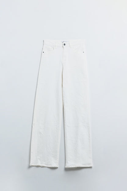 Pantalones blancos de pierna ancha y tiro alto