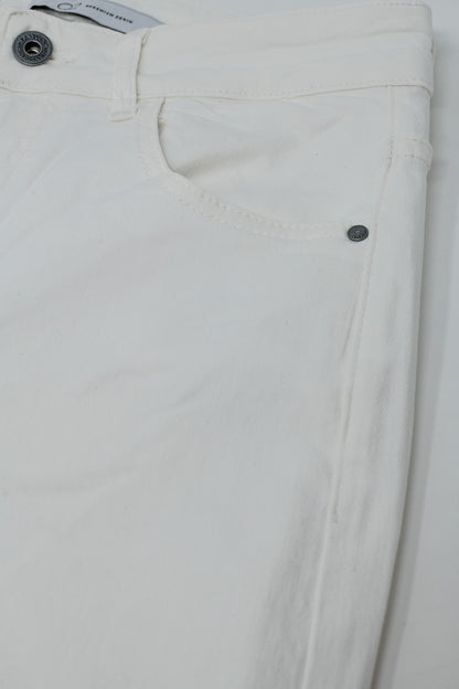 Pantalones blancos de pierna ancha y tiro alto