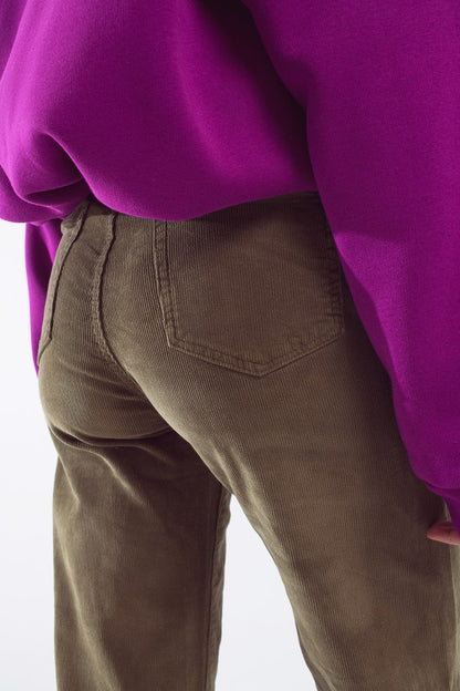 Pantalones capri caqui de pana