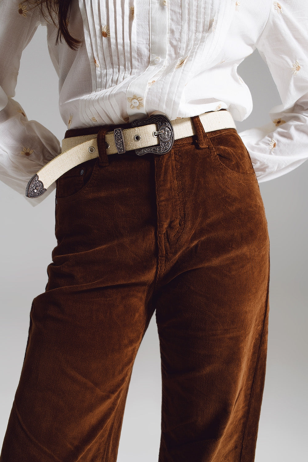 Pantalones capri marron de pana