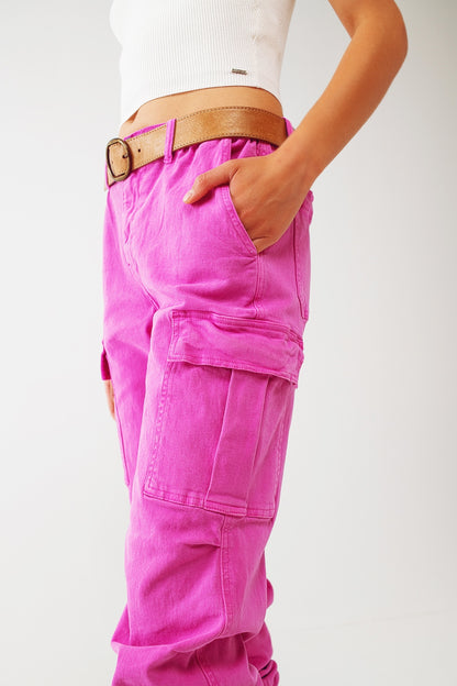 Pantalones cargo con extremos de borla en fucsia