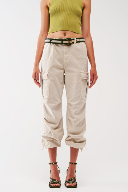 Pantalones cargo con extremos de borlas en color arena