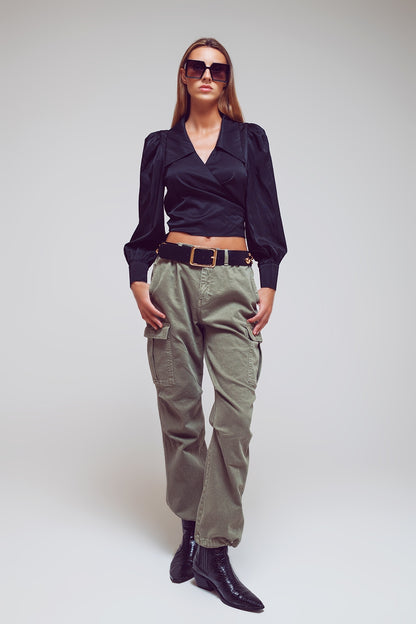Pantalones cargo con extremos de borlas en verde militar