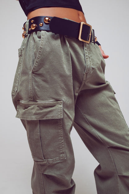 Pantalones cargo con extremos de borlas en verde militar