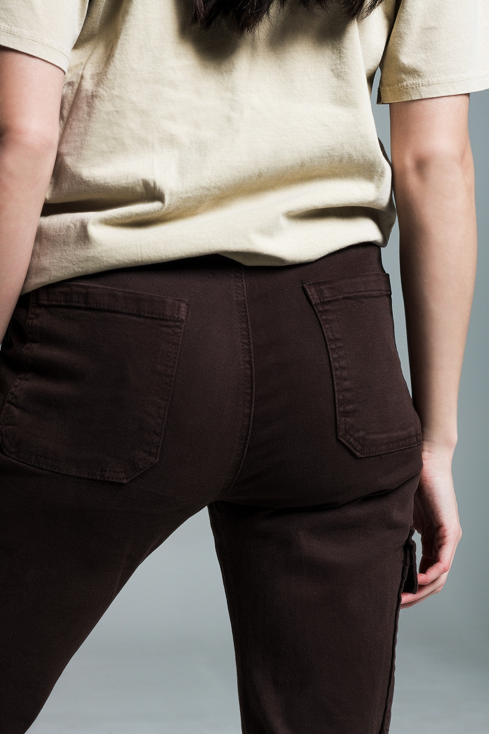 Pantalones cargo relajados en marrón oscuro
