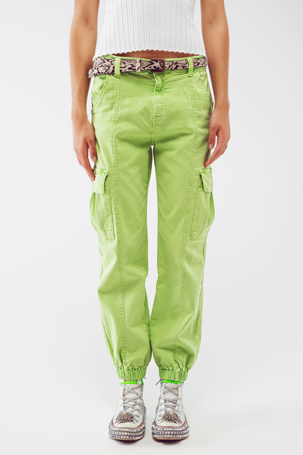 Pantalones cargo verde menta con cintura y dobladillo elásticos