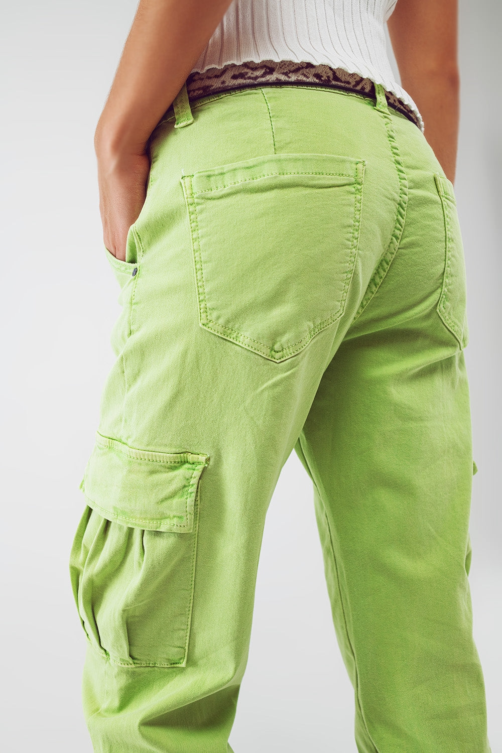 Pantalones cargo verde menta con cintura y dobladillo elásticos