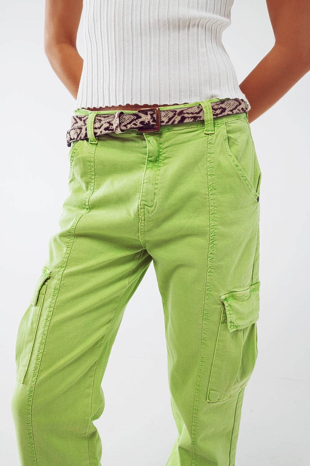 Pantalones cargo verde menta con cintura y dobladillo elásticos