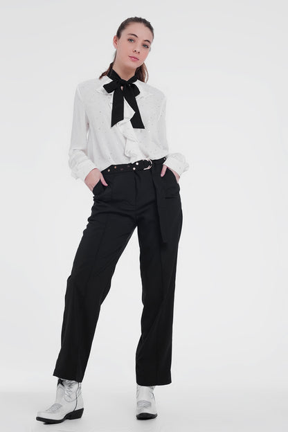 Pantalones con cinturón en negro