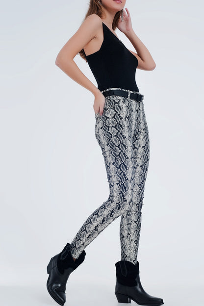 Pantalones con detalle de estampado de serpiente