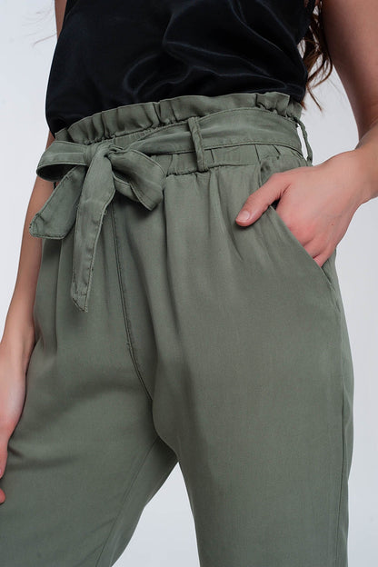 Pantalones con lazada en la cintura en verde