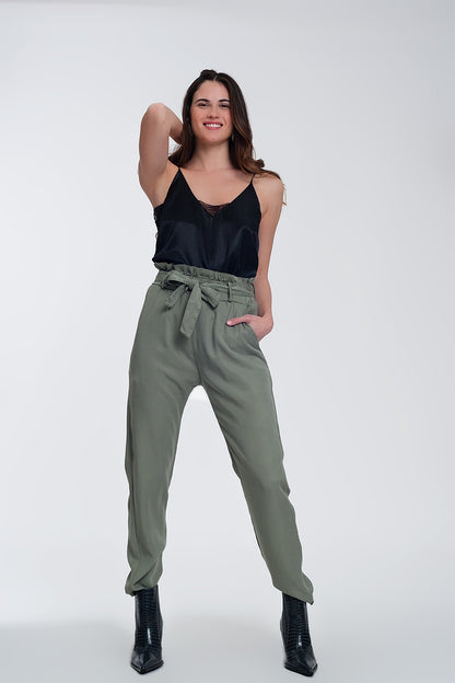 Pantalones con lazada en la cintura en verde