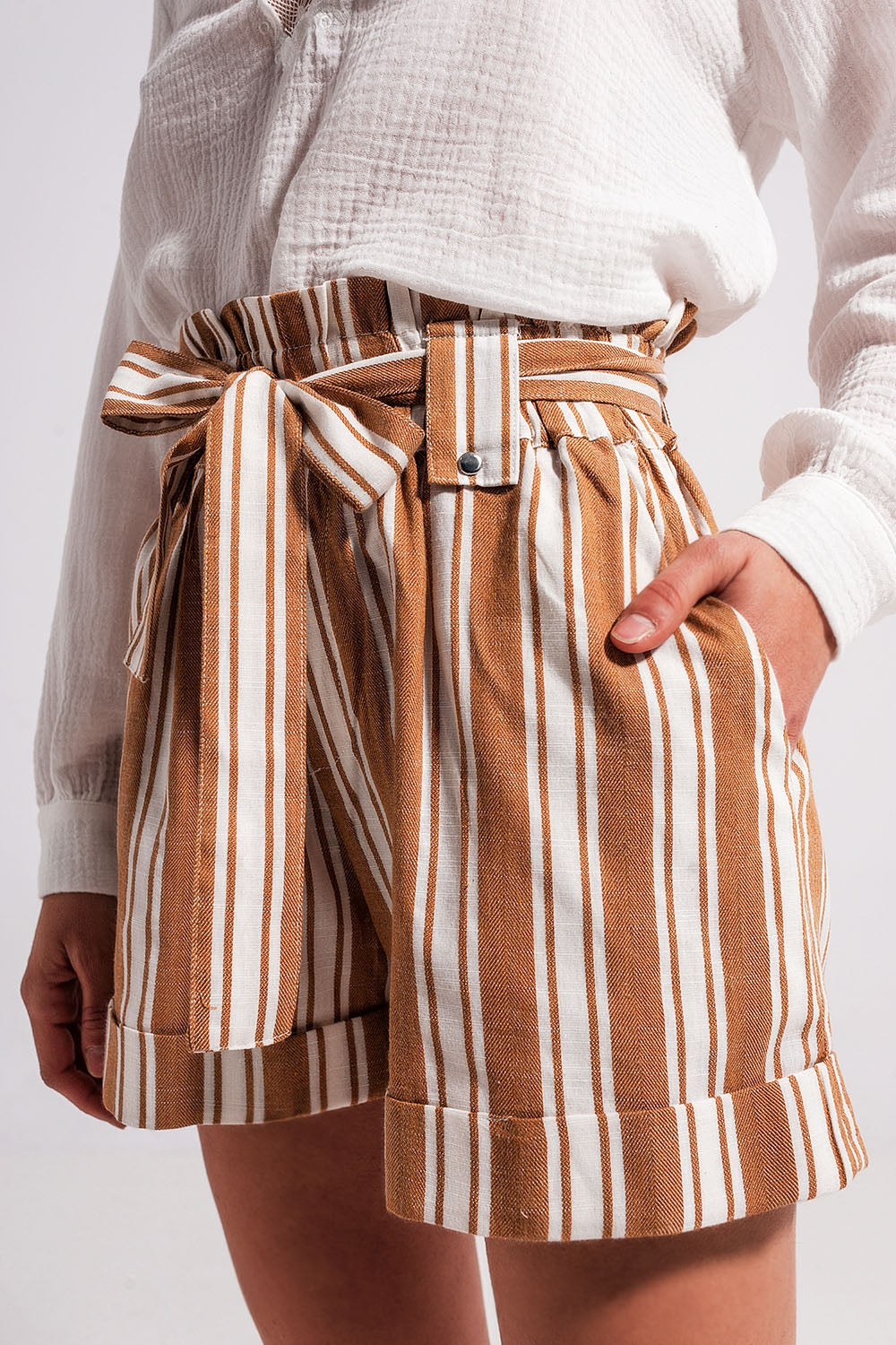 Pantalones cortos con cintura paperbag