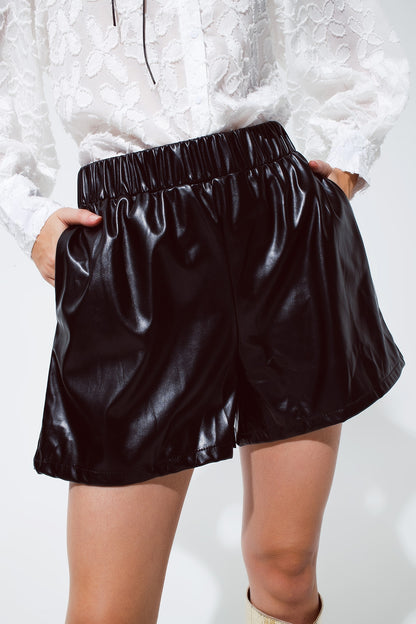 Pantalones cortos de cuero en negro