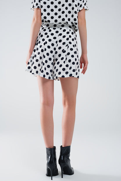 Pantalones cortos de lunares con bolsillos