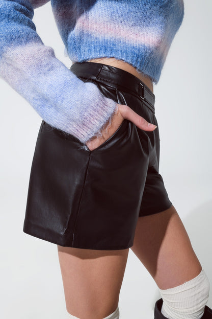 Pantalones cortos de piel sintética con detalle en la cintura