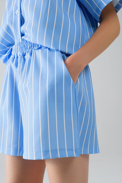 Pantalones cortos de rayas azules