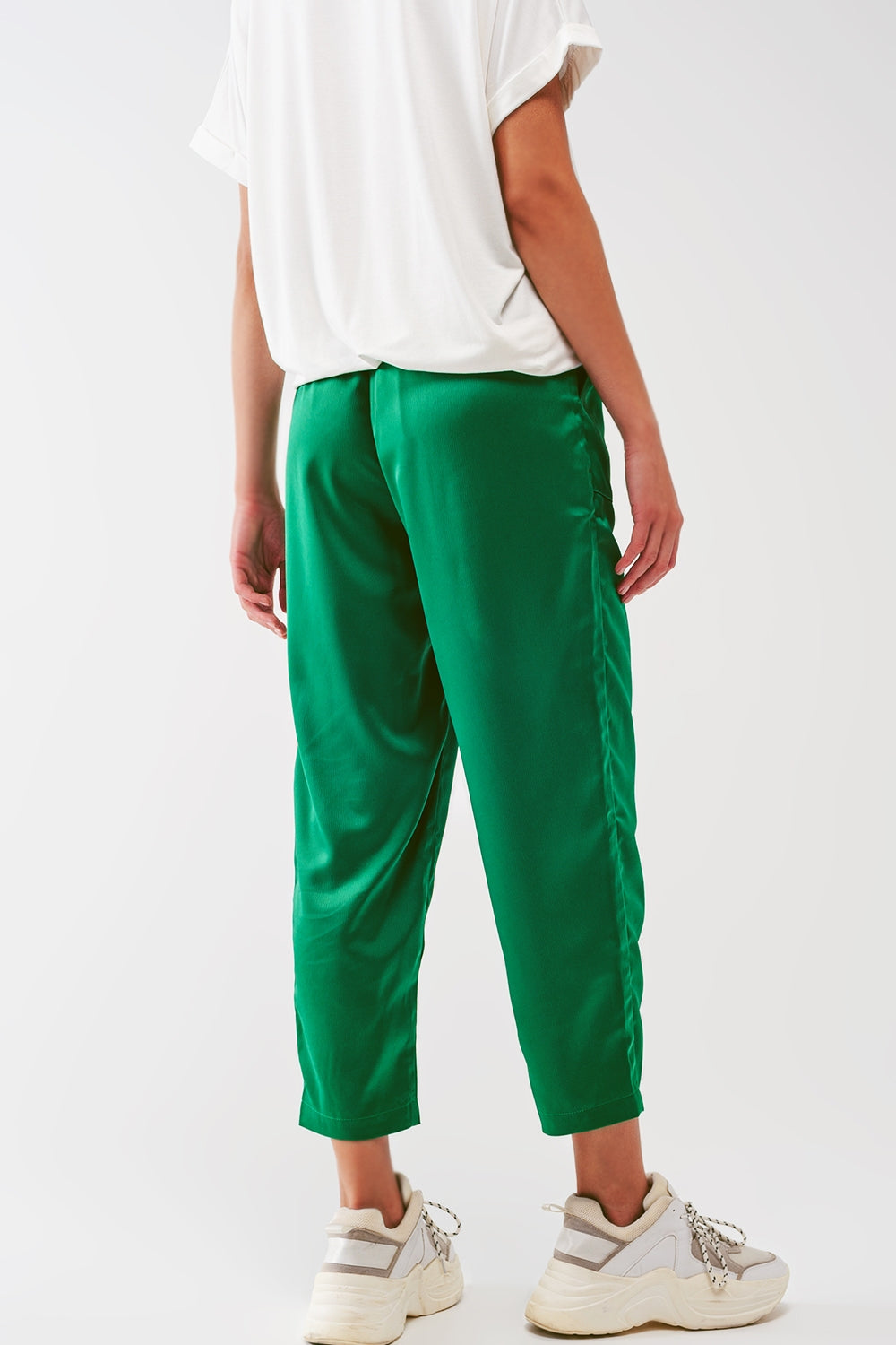 Pantalones cortos de satén en verde