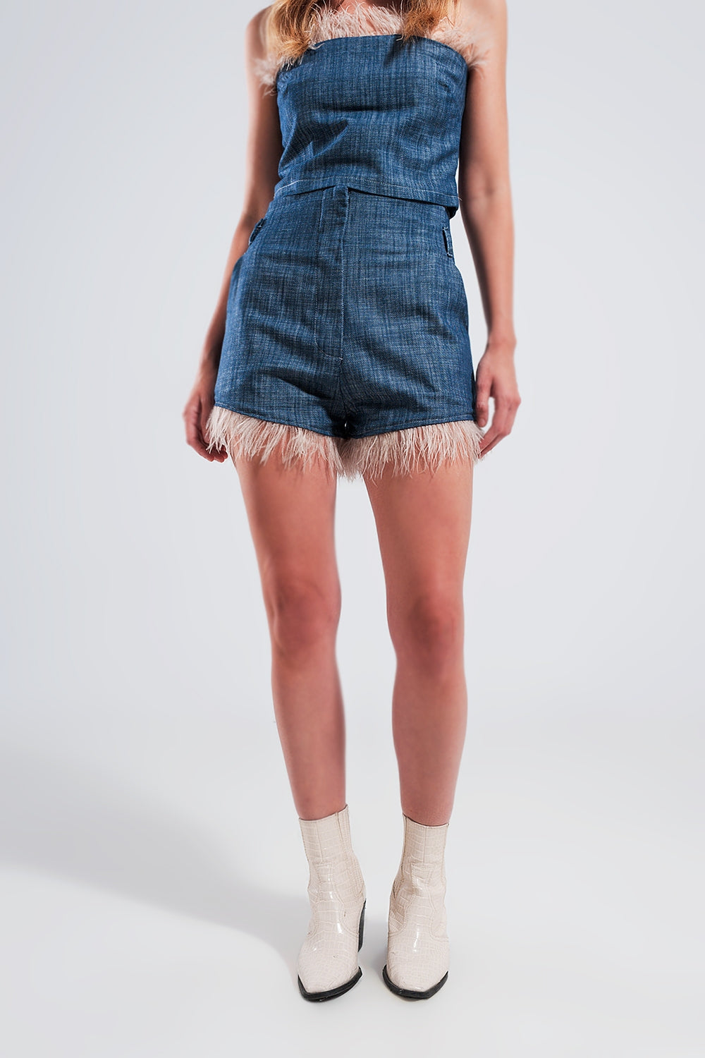 Q2 Pantalones cortos de traje color azul con plumas sintéticas en el bajo