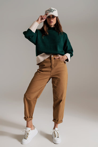 Pantalones de camel relajados con detalle de bolsillo en la cintura
