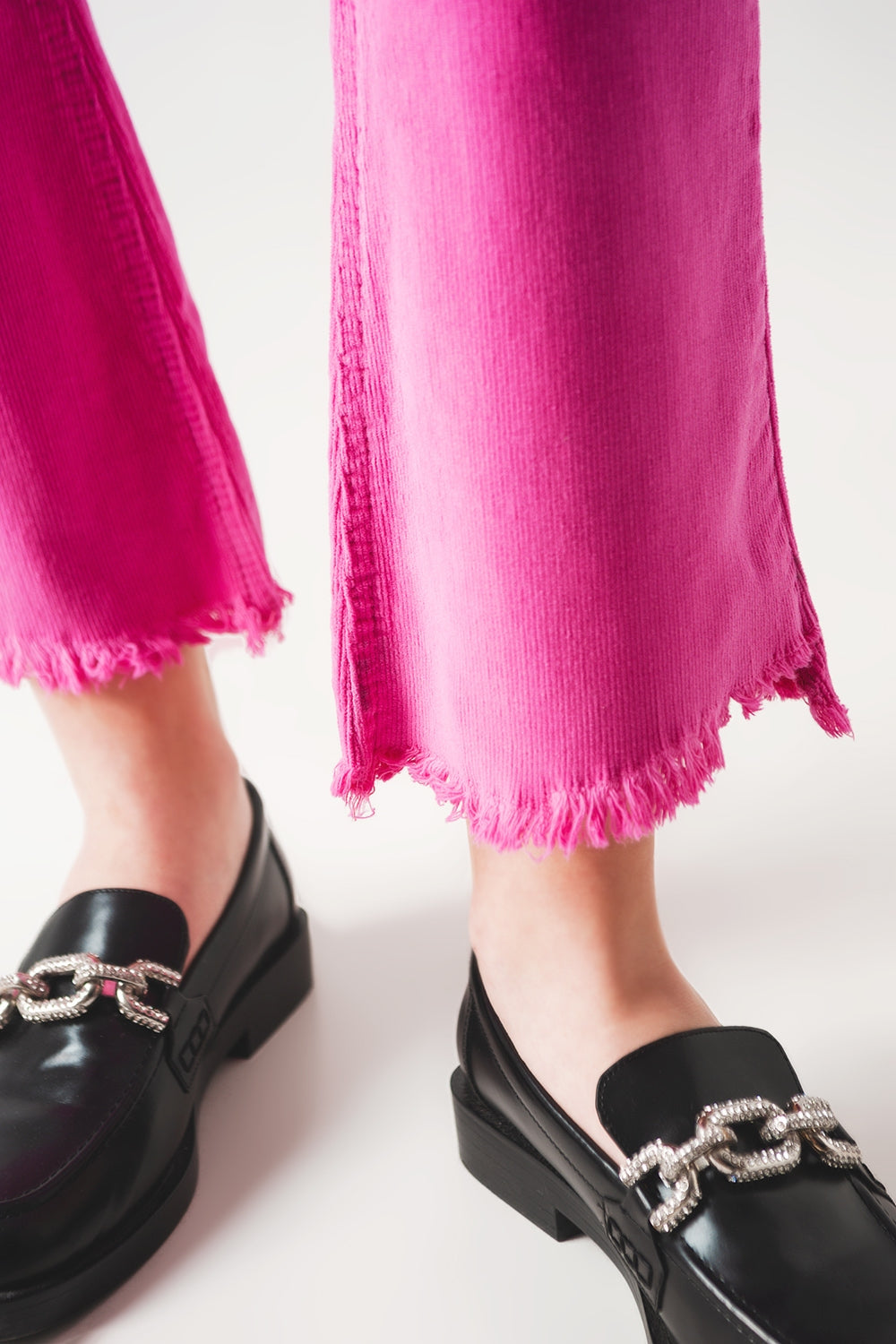 Pantalones de campana color fucshia de pana