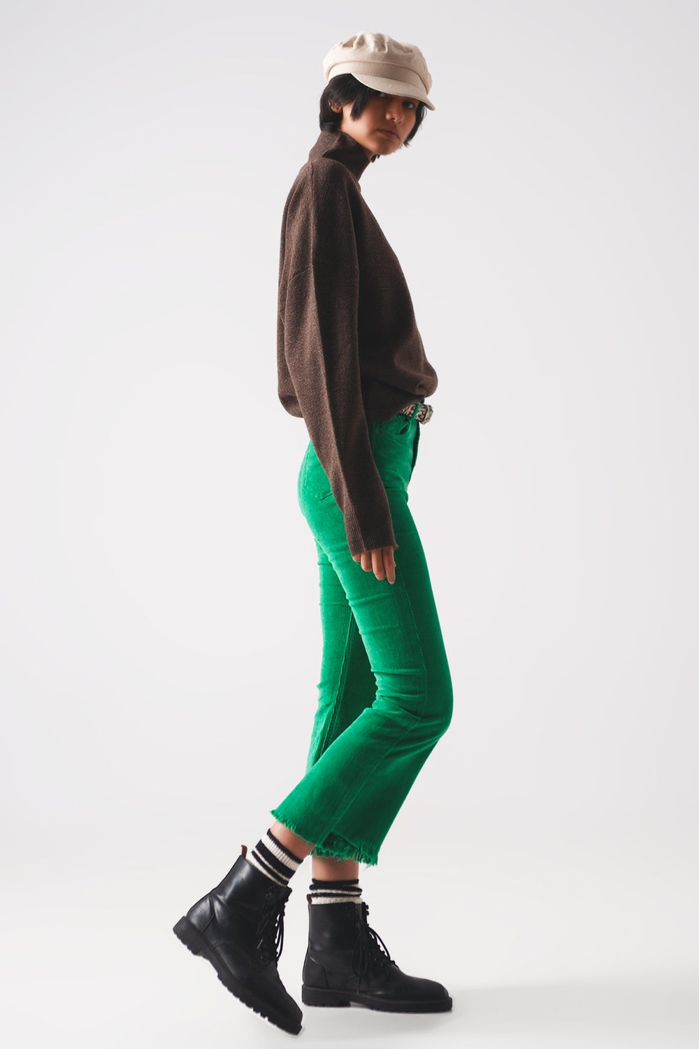 Pantalones de campana color verde intenso de pana