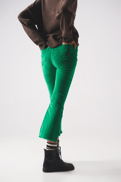 Pantalones de campana color verde intenso de pana