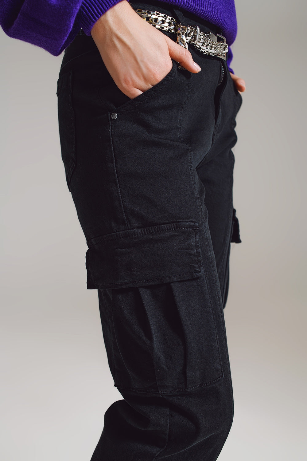 pantalones de cargo negros con cintura y dobladillo elásticos