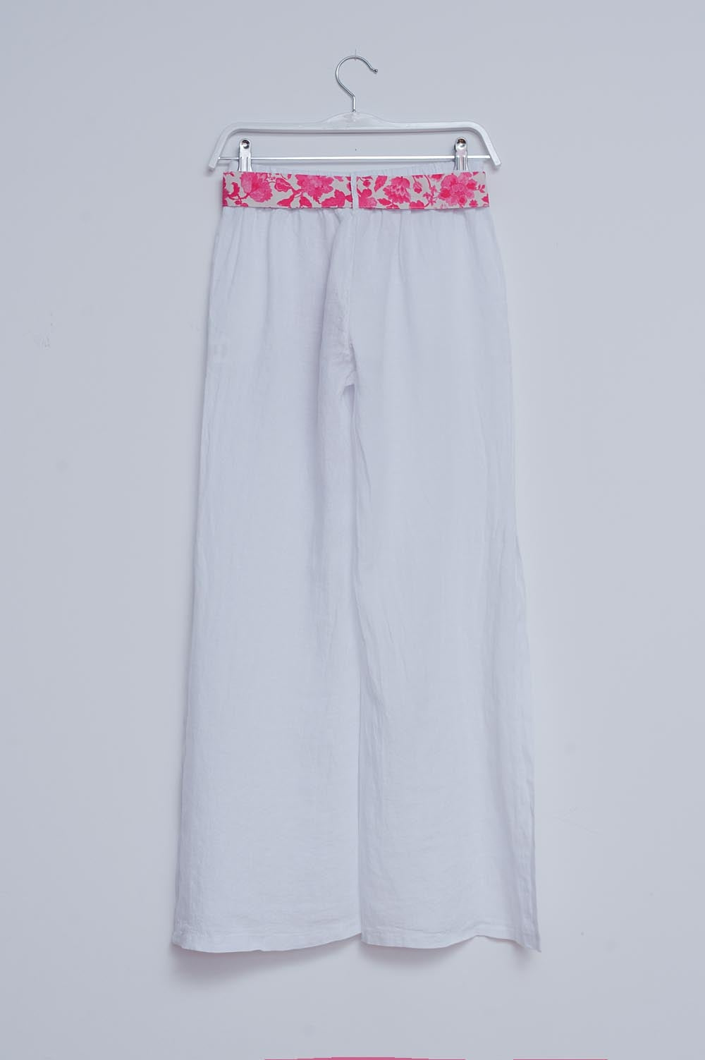 Pantalones de lino blancos de pernera ancha con aberturas laterales