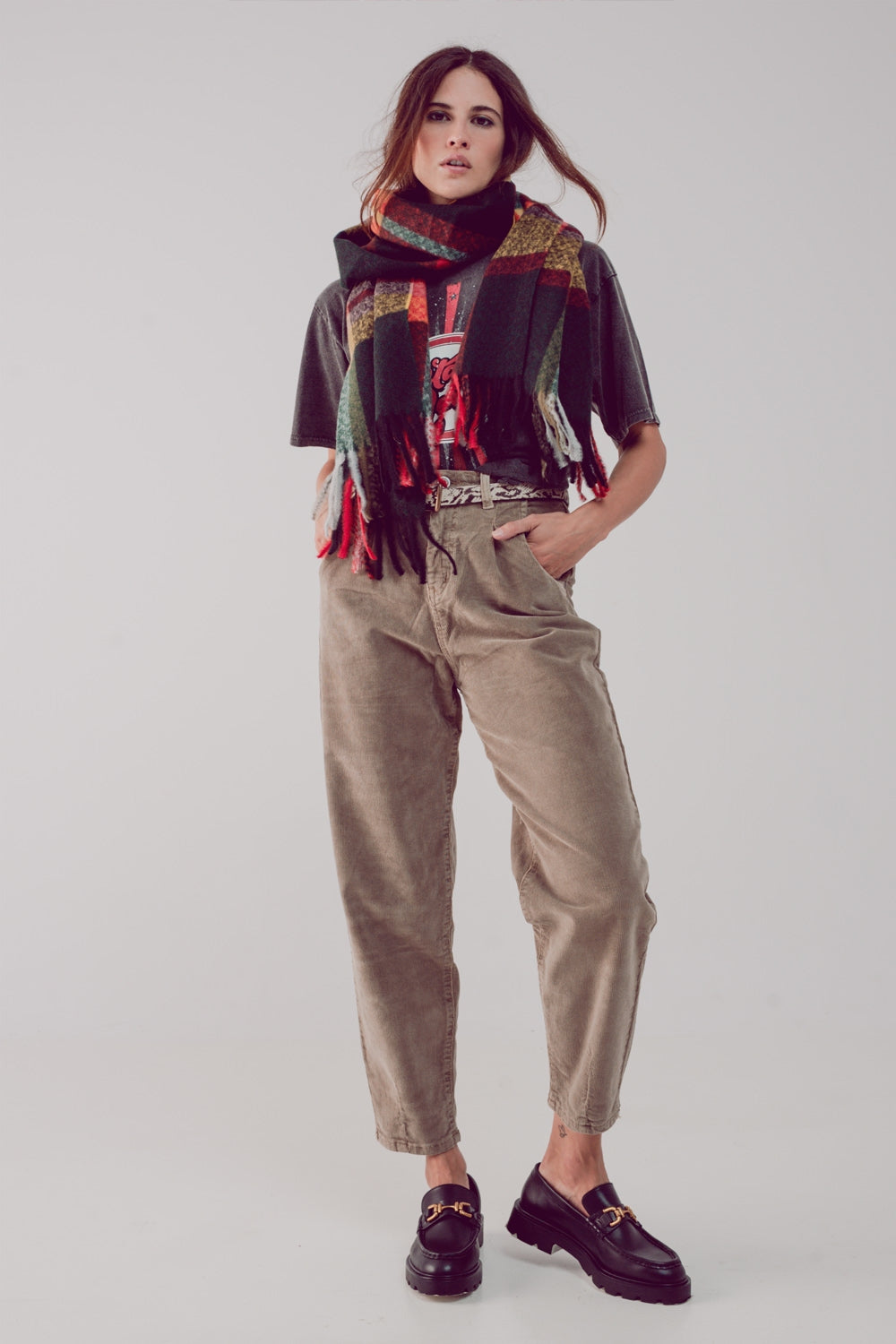 Pantalones de pana slouchy de talle alto en beige