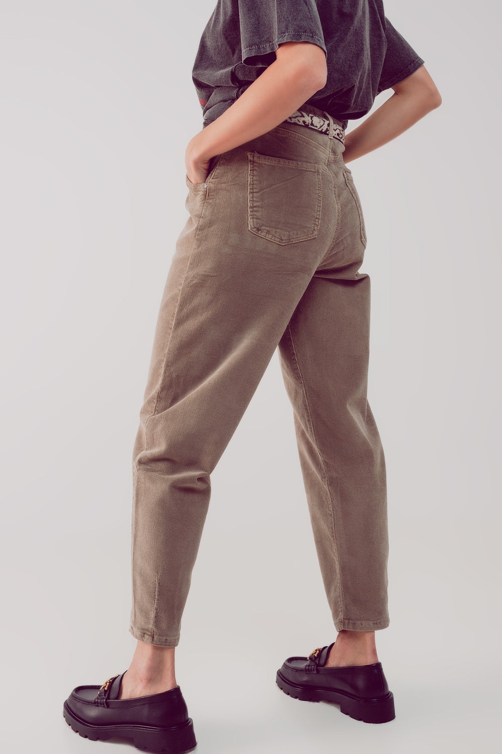 Pantalones de pana slouchy de talle alto en beige