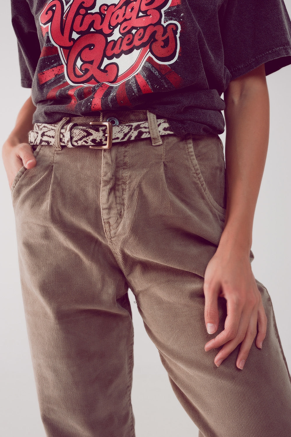 Pantalones de pana slouchy de talle alto en beige