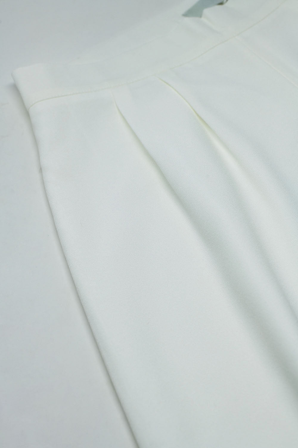 Pantalones de pata ancha en blanco