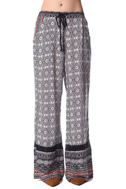 Q2 Pantalones de pernera amplia con estampado etnico azul y detalle de puntilla