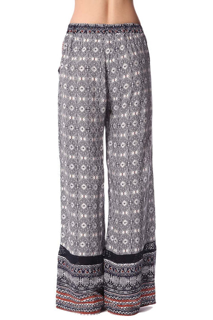 Pantalones de pernera amplia con estampado etnico azul y detalle de puntilla