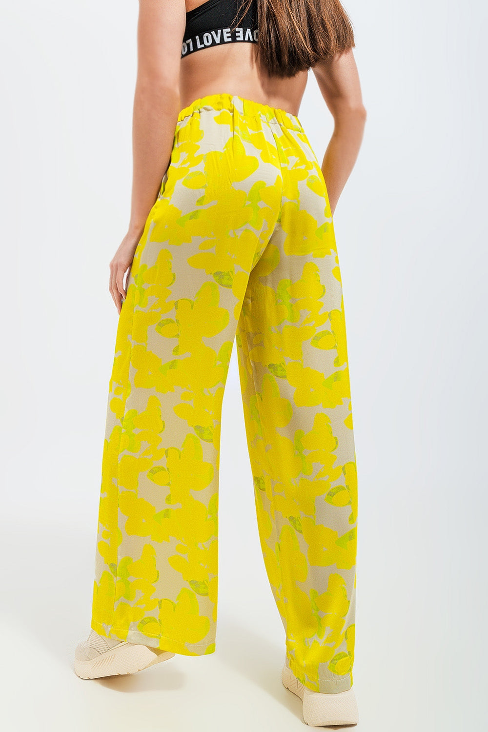 Pantalones de pernera ancha con estampado floral amarillo