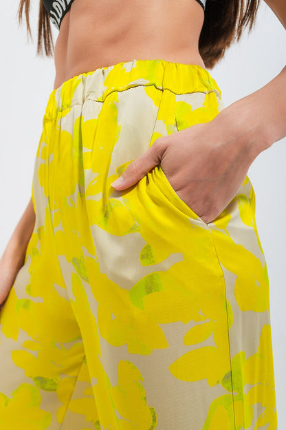 Pantalones de pernera ancha con estampado floral amarillo