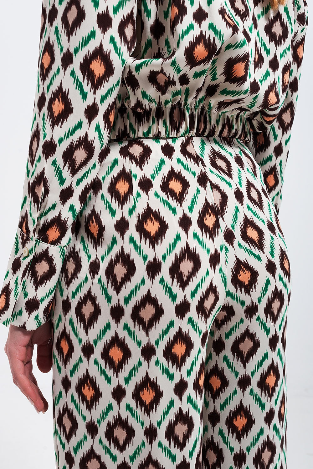 Pantalones de pernera ancha con estampado geométrico