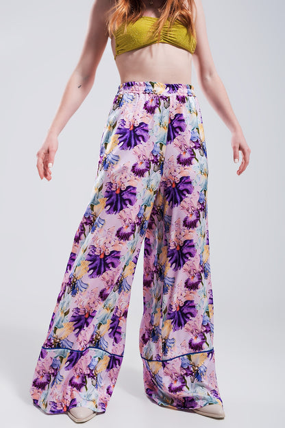 Pantalones de pernera ancha y talle alto con estampado floral morado de satén