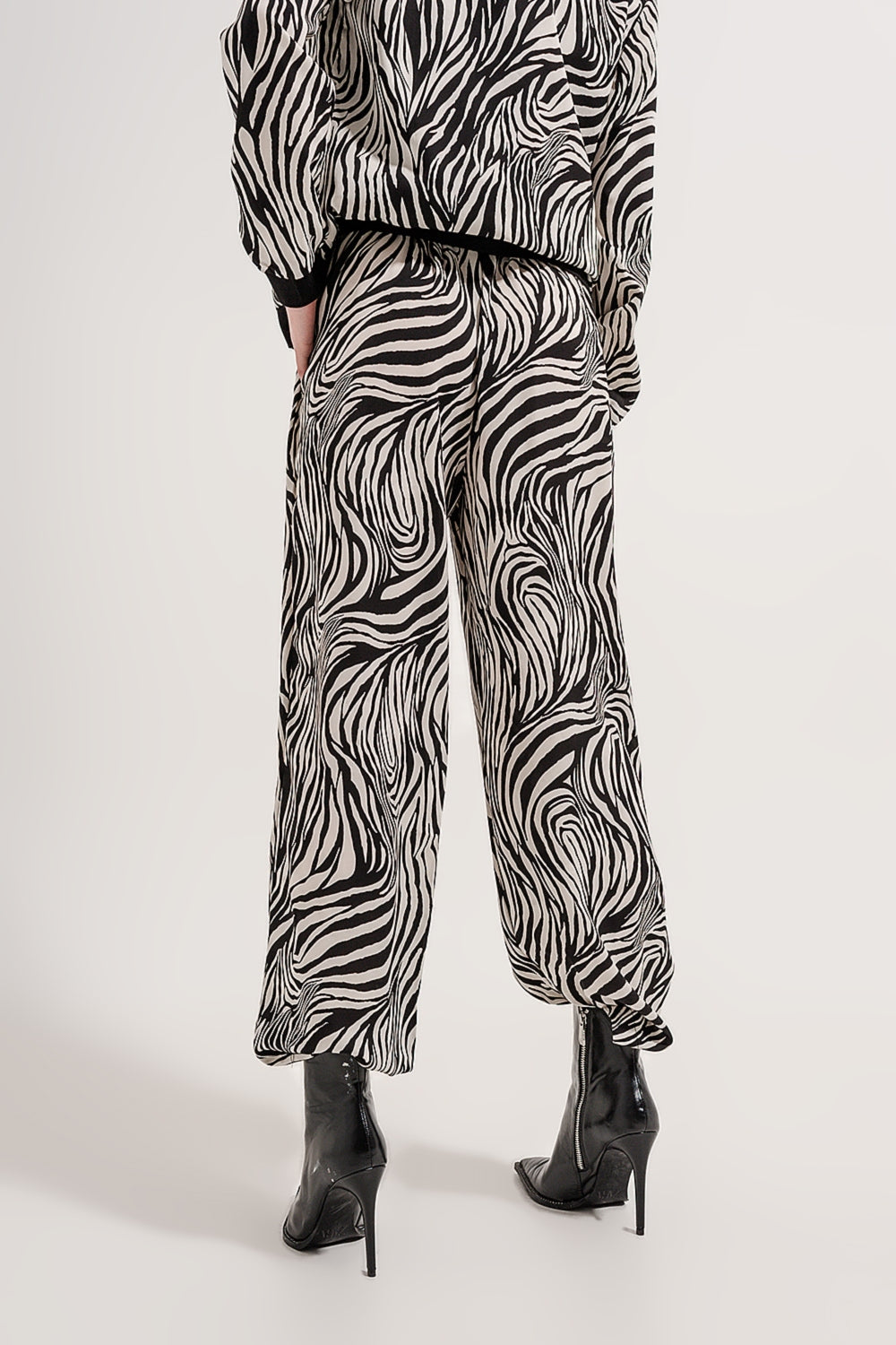 Pantalones de pernera muy ancha con estampado de cebra