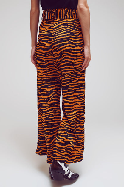 Pantalones de pierna recta con estampado animal y cinturón ancho con hebilla
