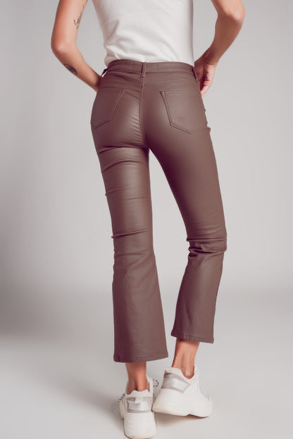 Pantalones elásticos de piel sintética en beige