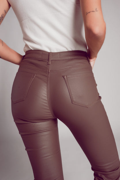 Pantalones elásticos de piel sintética en beige