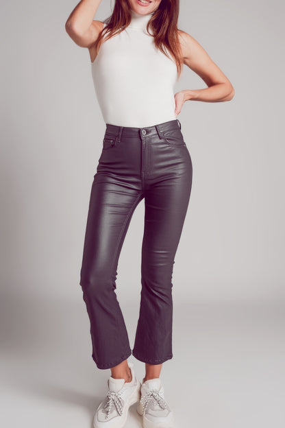 Pantalones elásticos de piel sintética en gris