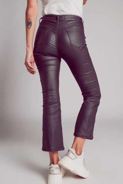 Pantalones elásticos de piel sintética en gris