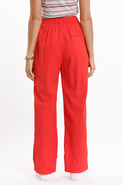 Pantalones en coral con bolsillos delanteros y cierre de cordón