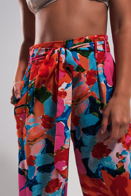 Pantalones en tonos luminosos con parte trasera elástica