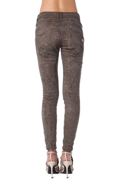 Pantalones estilo boyfriend con estampado de camuflaje