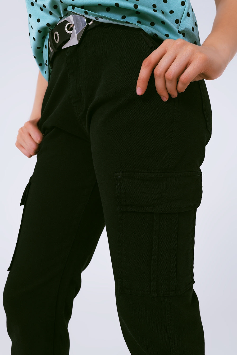 Pantalones estilo cargo en negro