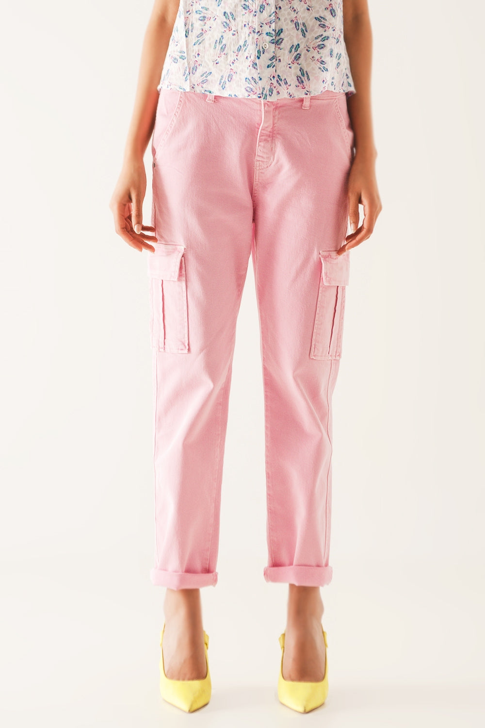 Pantalones estilo cargo en rosa